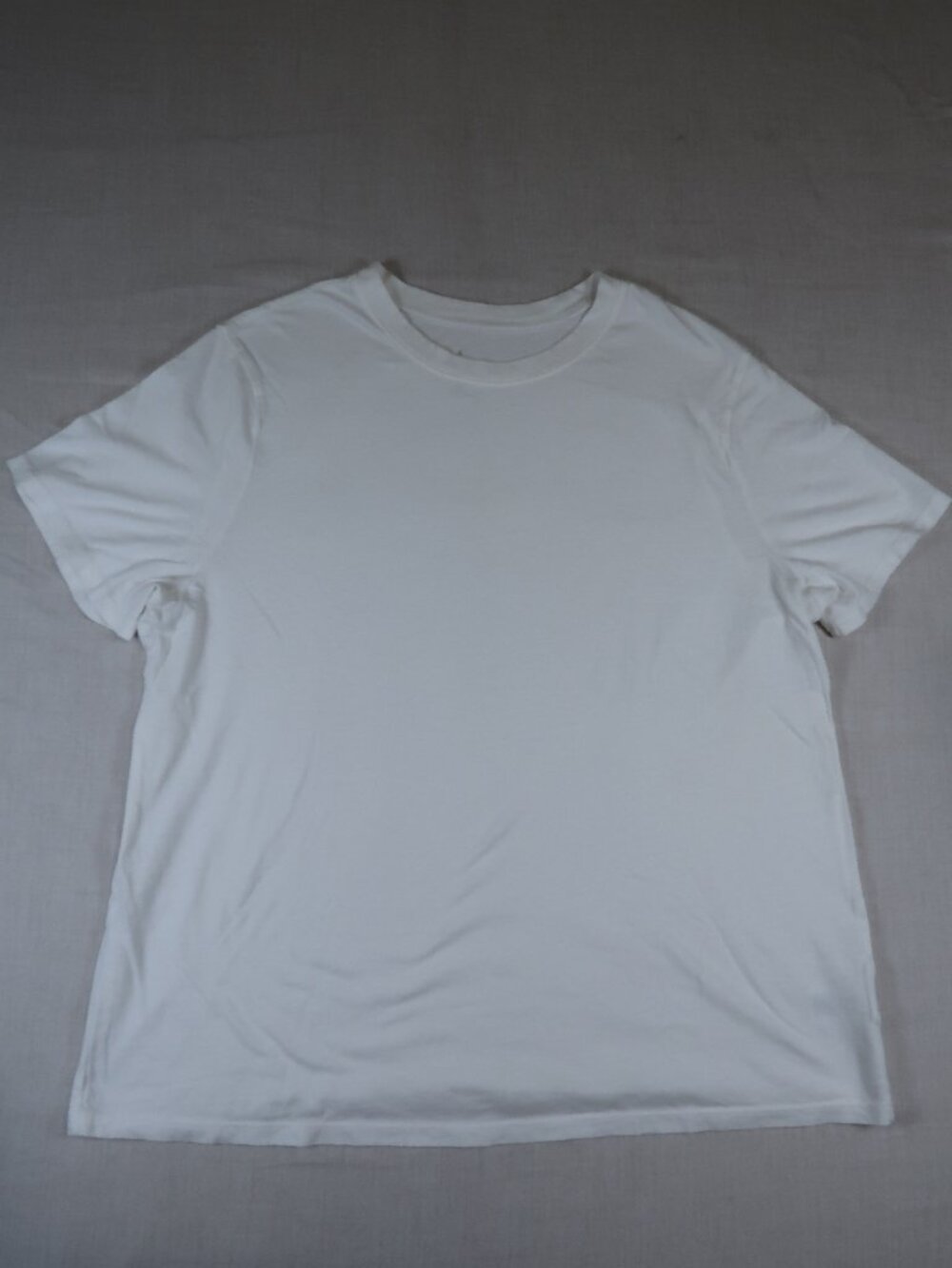A New Day White Basic Crewneck T-Shirt - Minimalist / Clean Girl - Large